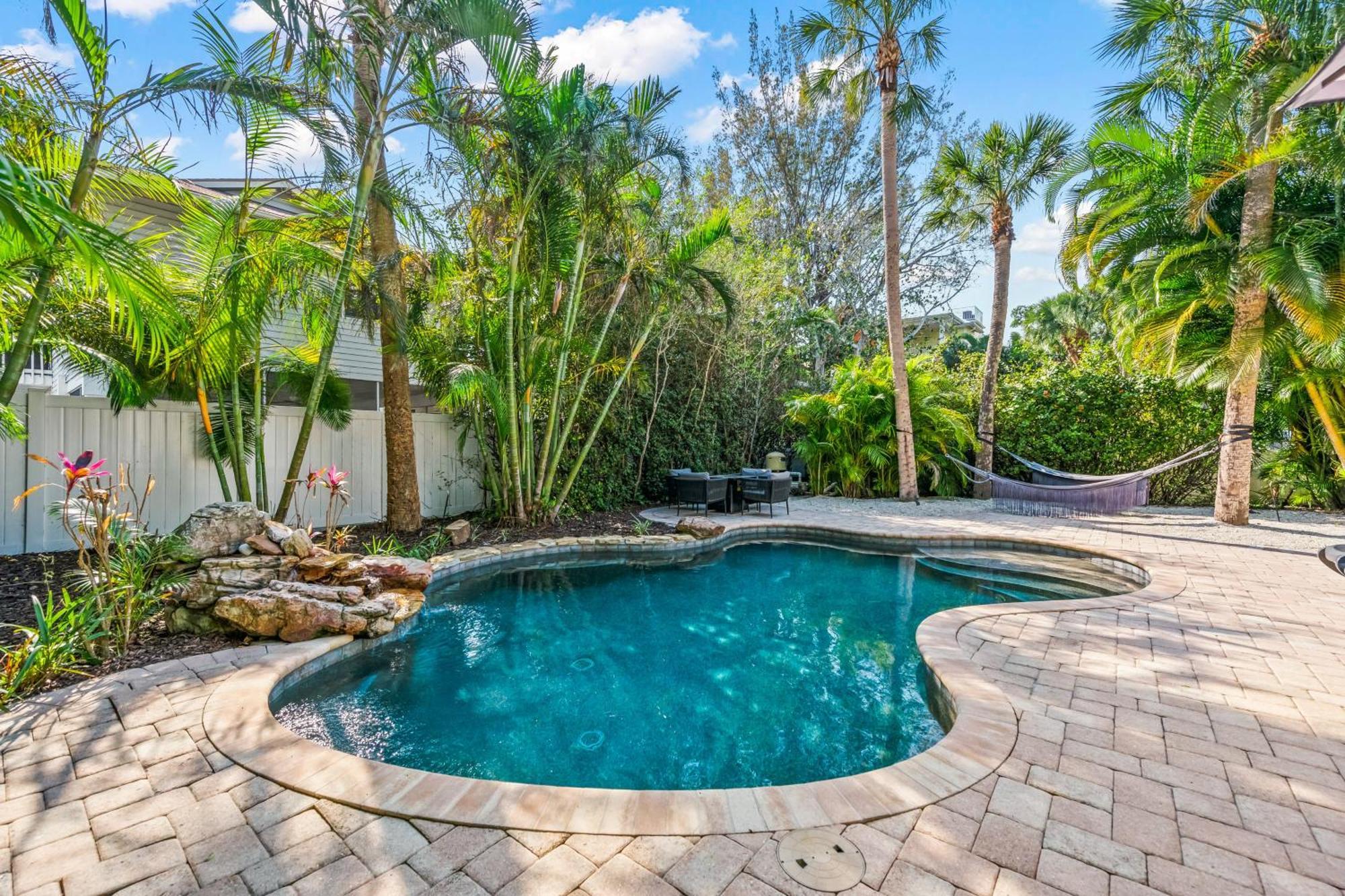 Sandy Pants - Designer Beach Chic Home Steps To Beach Backyard Oasis W Heated Pool Anna Maria Eksteriør billede
