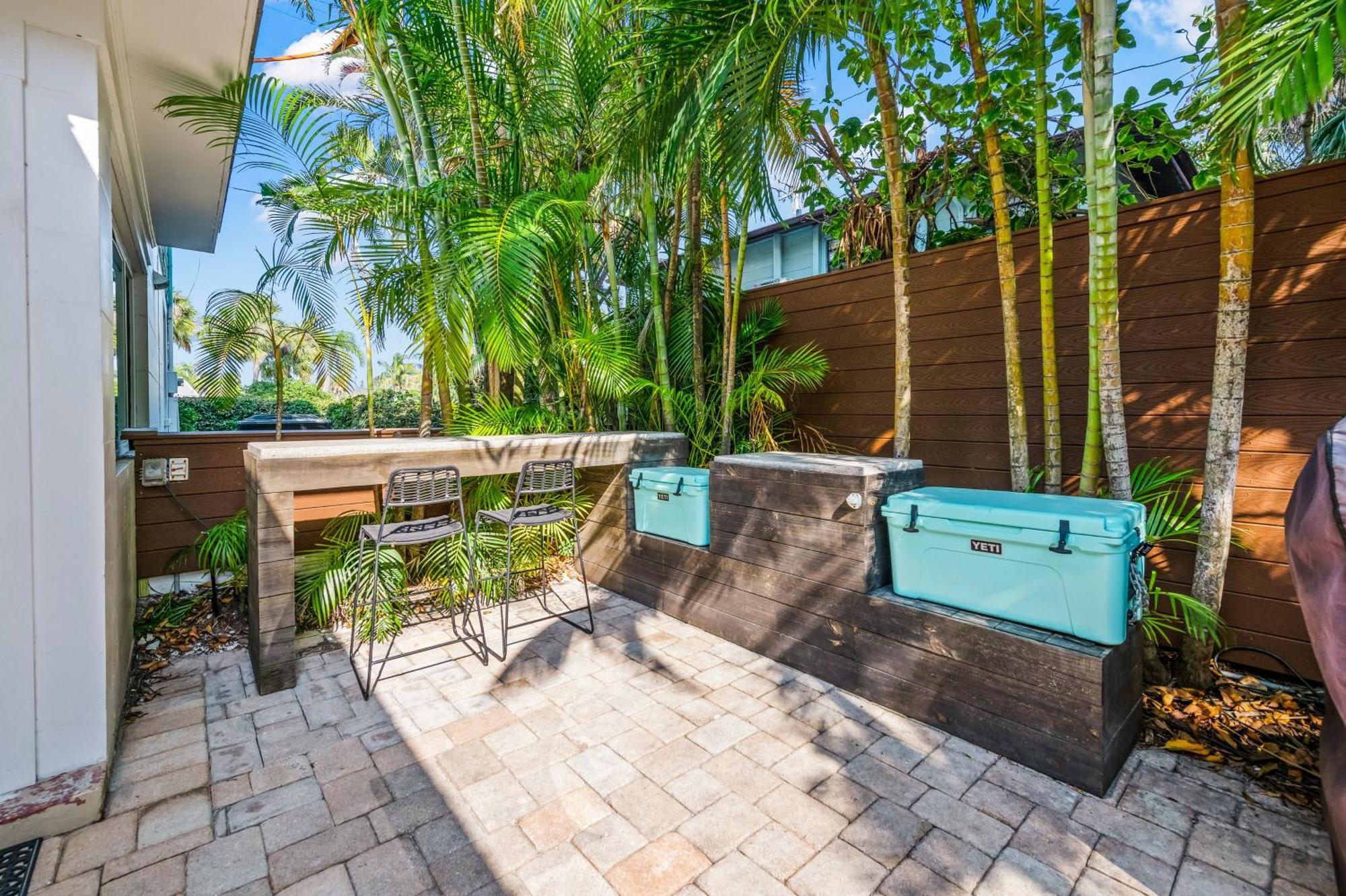 Sandy Pants - Designer Beach Chic Home Steps To Beach Backyard Oasis W Heated Pool Anna Maria Eksteriør billede